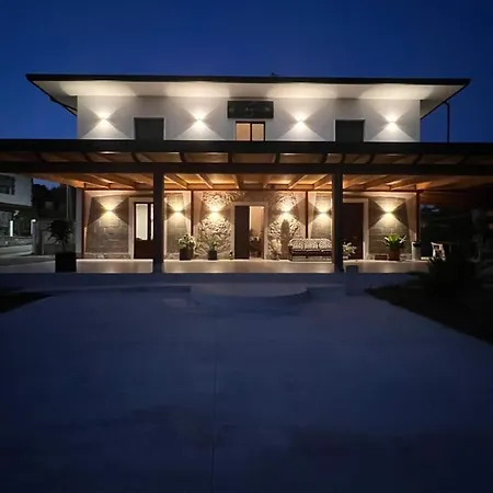 Atomos Bed & Breakfast *