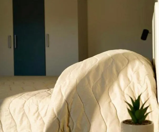 ベッド・アンド・ブレックファスト Atomos *